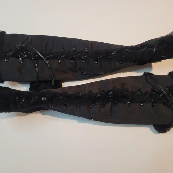 Elegant Black Over the Knee Boots with Pom-Pom Detail - Picture 3 of 7